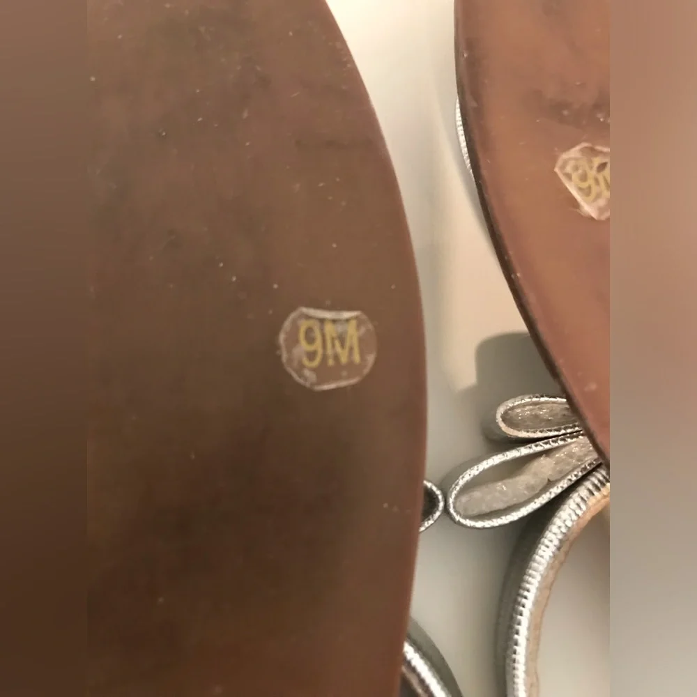 Tory Burch T Strap Sandals SZ 9M